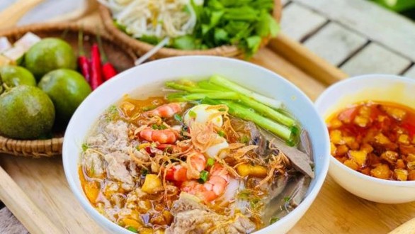 Hủ Tíu Sườn Cô Út Ơi - Đông Hưng Thuận