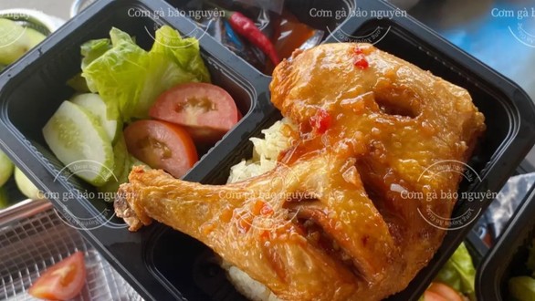 Cơm Gà Xối Mỡ Bảo Nguyên - Lý Thái Tổ