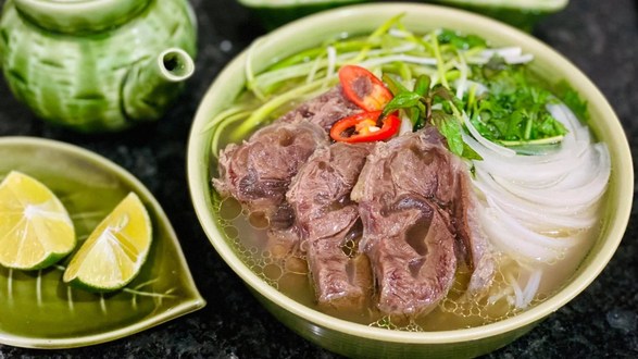 Phở Tuấn Khê Phố Cổ - 143 Lê Quang Đạo