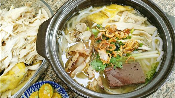 Bánh Canh Gà Cô Thủy - Lê Lợi