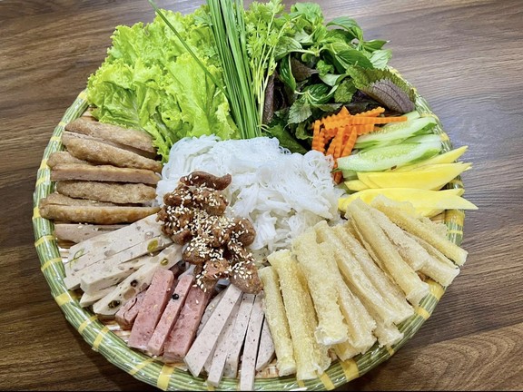 Bếp Ngon 85 - Bánh Mì Chảo & Nem Nướng