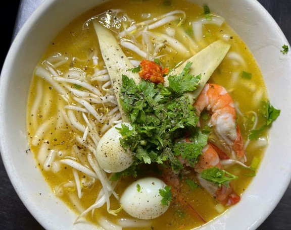 Bánh Canh Tôm Bà Năm - Hoàng Tam Kỳ