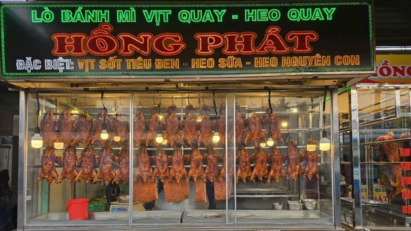 Lò Bánh Mì Vịt Heo Quay Hồng Phát