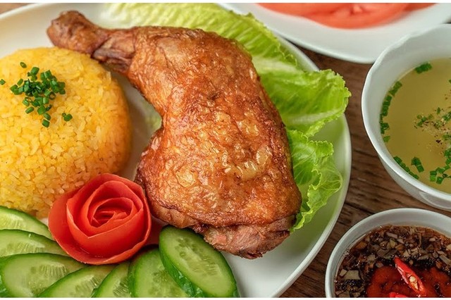 Anh Ba Ký - Mì Xào Giòn & Cơm Gà Xối Mỡ