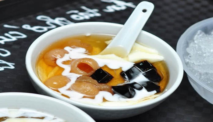 Chè Bốn Mùa Cô Chinh & Bánh Mỳ Patê