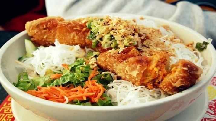 Bún Chả Giò & Ăn Vặt - Tiệm Nhà Gấu