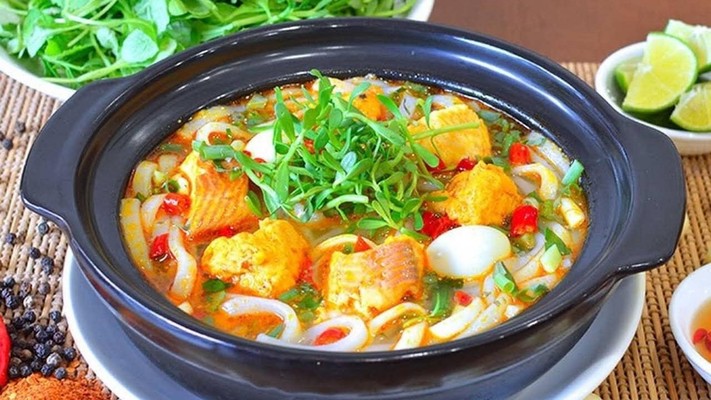 Bánh Canh Cá Lóc O Huyền - 140 Ngô Gia Tự