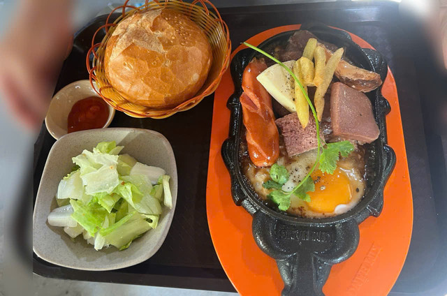 BEEFSTEAK Thu Ngân - Trương Tùng Quân