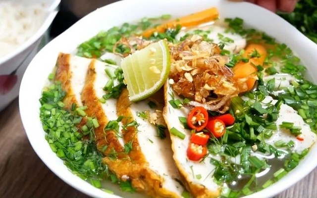 Cô Năm - Bánh Canh Chả Cá - Bông Sao