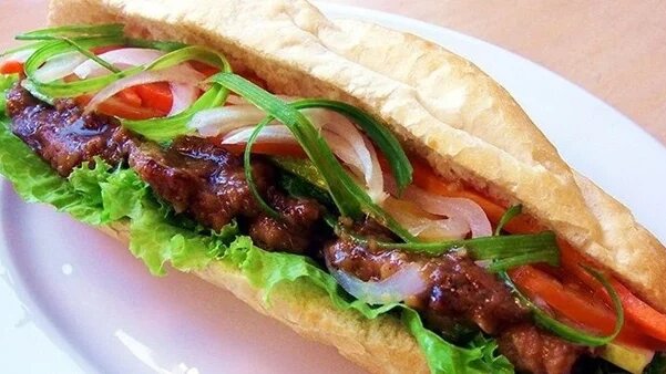 Bánh Mì Thịt Nướng - Cách Mạng Tháng 8