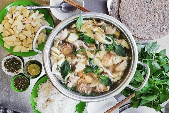 Lẩu Gà Lá É 81