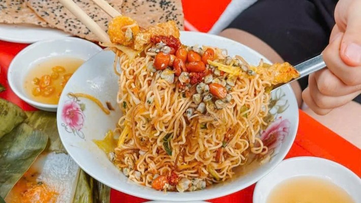 Ẩm Thực Huế - Bún Hến, Hến Xào & Bánh Lọc - 332 Hoàng Văn Thụ