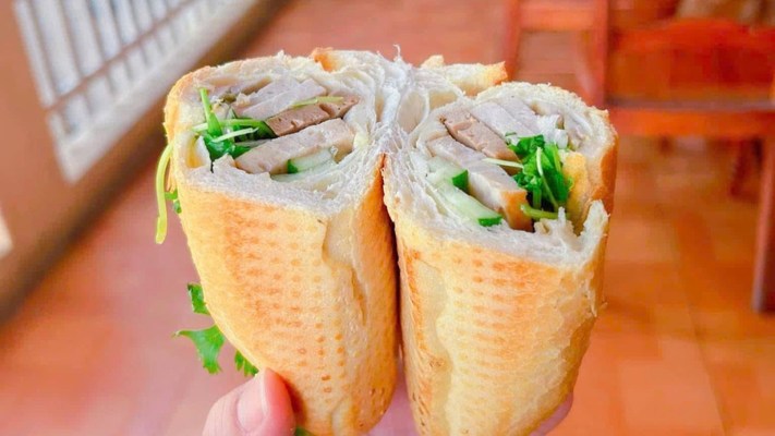 Hoàng Anh - Bánh Mì Chả Hà Nội & Ăn Vặt - 102B Mai Xuân Thưởng