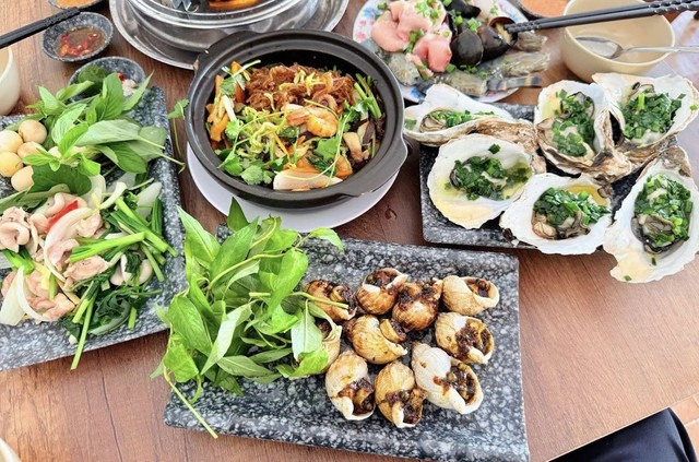 Quán Ăn Gia Đình Nhất Long - Chuyên Ốc & Hải Sản Tươi Sống - Biên Hoà