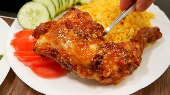 Cơm Gà Chiên & Heo Giả Cầy - Quốc Lộ 1A