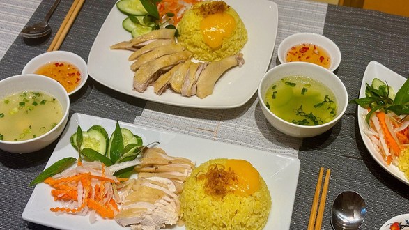 Bún Đậu & Cơm Gà Cô Phúc