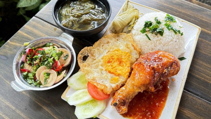 8 Lạng - Cơm Trưa & Lẩu Nướng