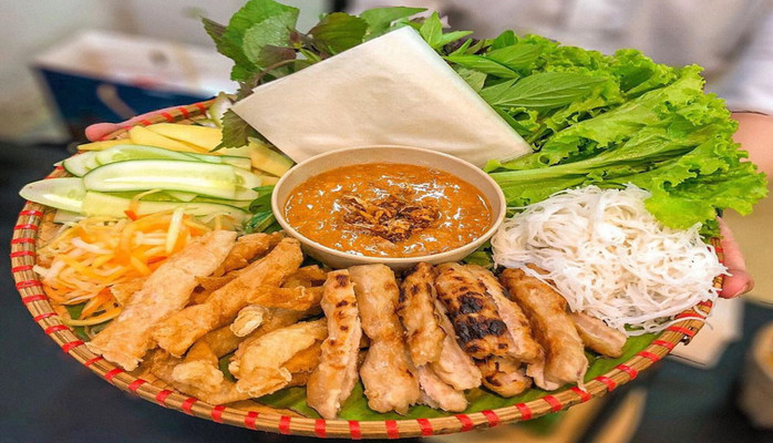 Cuốn Queenfood - Gỏi Cuốn Mắm Me & Nem Nướng Nha Trang - Phú Thượng