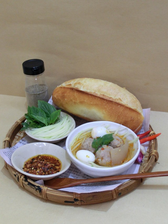 Bánh Mì Khói - Huỳnh Văn Bánh
