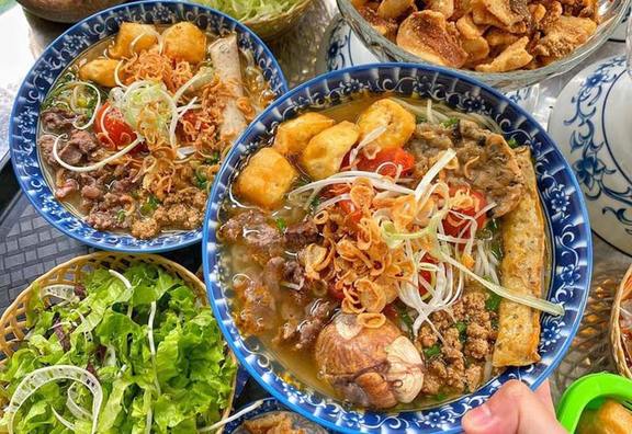 Huyền Anh Bún Riêu Cua Tóp Mỡ - Nguyễn Quý Đức