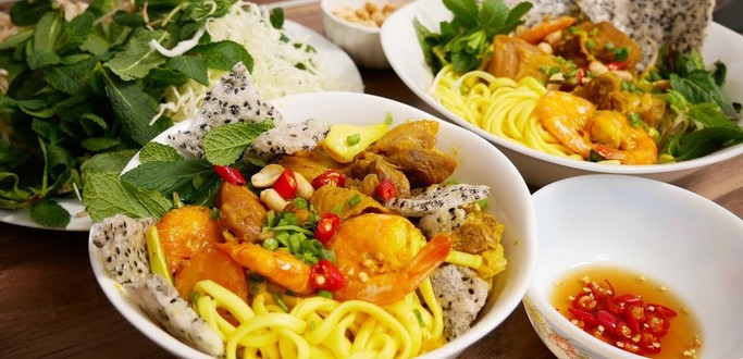 MÌ QUẢNG 2 ANH EM - Lê Hồng Phong