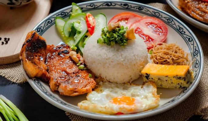 Phở & Cơm Tấm Nhà Gỗ Quán