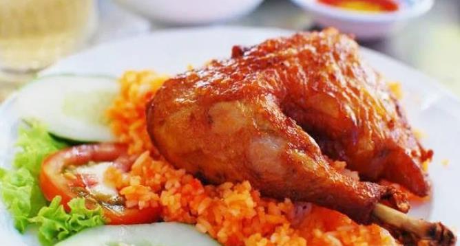 Yến - Cơm Gà Xối Mỡ - Hoàng Hoa Thám