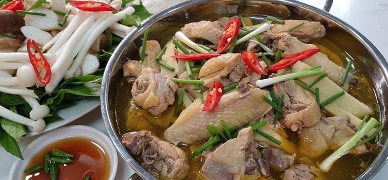 Quán Cơm Gà Quốc Toản - Lẩu Gà & Vịt Nấu Chao