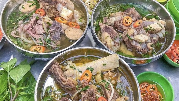 Phở Đêm - Đầu Chợ Tam Hoà