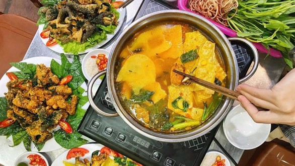 Tiệm Lẩu Góc Cột Đèn - Lẩu Ếch Chua Cay