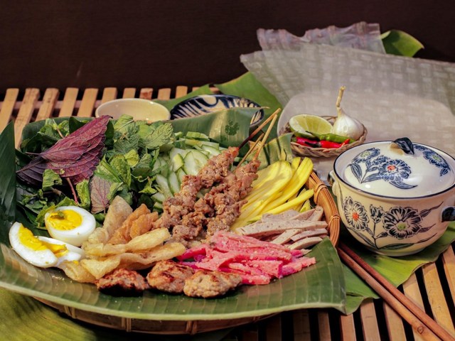 Bảy Ơi Bảy - Bún Thịt Nướng, Bánh Cuốn Tây Sơn & Nước Ép - Đường A4