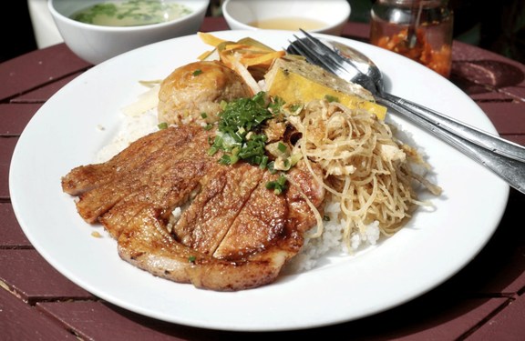 Cơm Tấm Ông Bụt - Nơ Trang Long