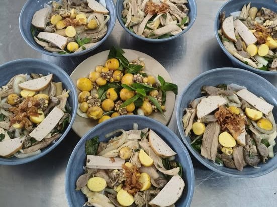 Bánh Ướt Lòng Gà - Mật Đường