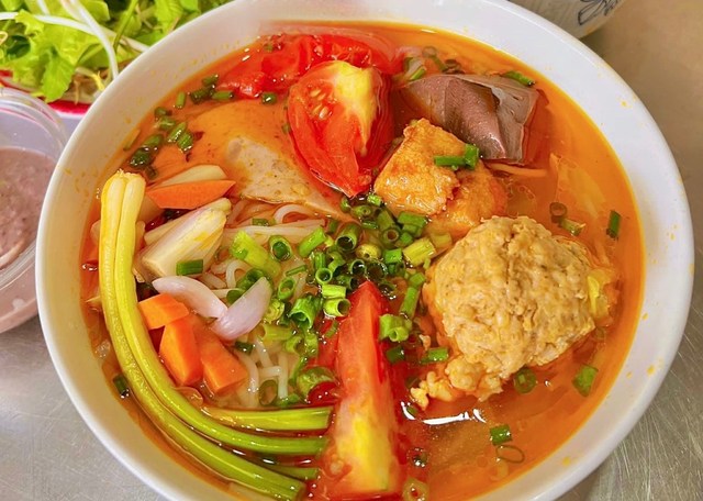 Bún Riêu Cua Bơ - 10 Đặng Thái Thân