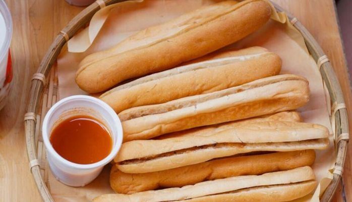 Bánh Mì Cay Cô My - Phùng Hưng Nhỏ