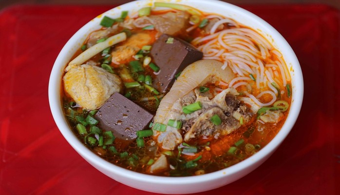 BÚN, BÁNH CANH & CƠM GÀ XỐI MỠ - A.MẬP - 296 DIÊN HỒNG