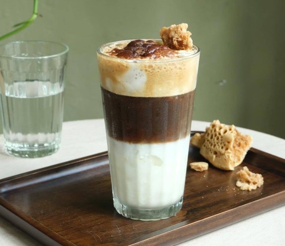 Thong Dong Local Café - Cao Thắng