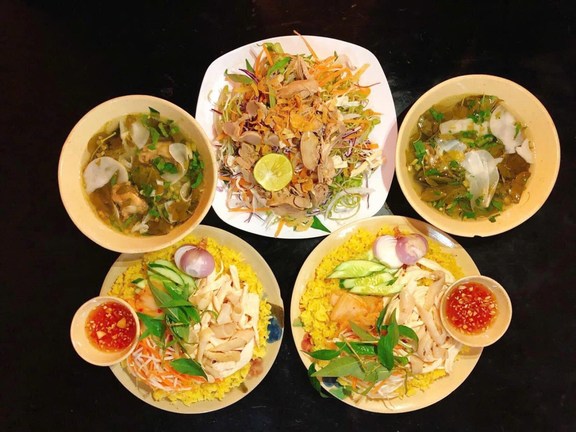 3 Con Gà - Cơm Gà Phú Yên - 90 Điện Biên Phủ