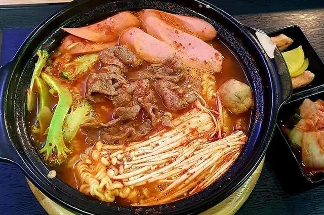 Ăn Vặt La Cà - Mộ Lao