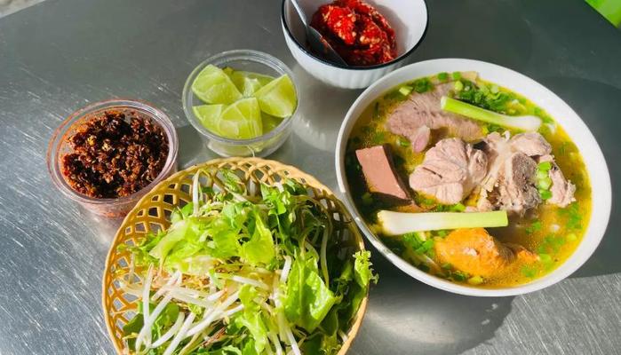 Bún Bò Huế O Hồng - 141 Hùng Vương