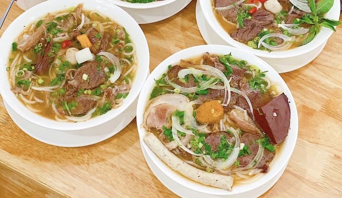 Chị Ba - Bún Bò Huế & Bún Mắm Miền Tây - 267 Hoàng Minh Thảo