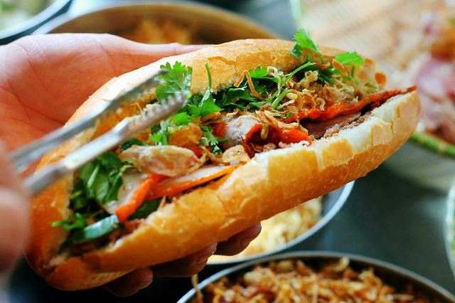 Cô Ú - Bánh Mỳ - 25 Đặng Dung
