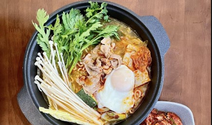 Woo Ramen - Mì, Lẩu Cay & Korean Chicken - Lê Văn Lương