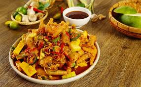Chân Gà Sốt Thái Và Nước Ép Mom