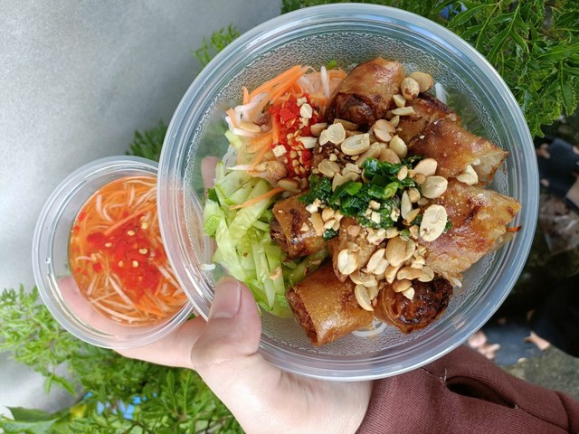 Bếp Bà Út - Gỏi Cuốn, Gói Đu Đủ & Bún Chả Giò