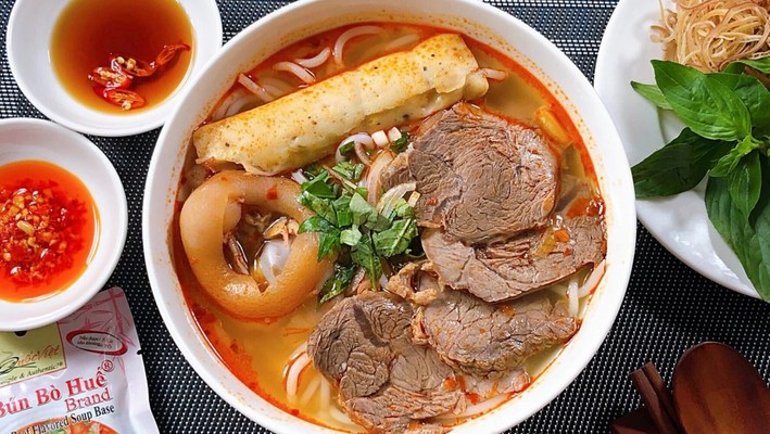Bún Bò Rất Huế - Ung Văn Khiêm