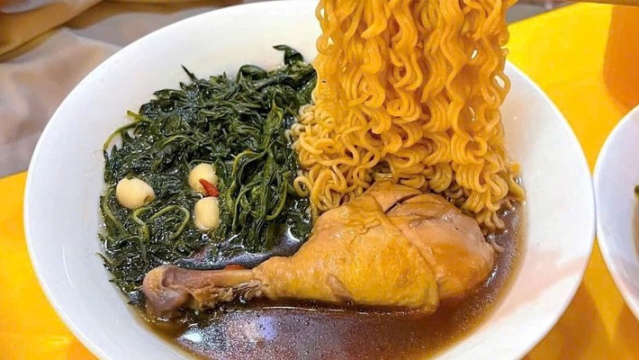 Mì Gà Tần - Mì Gà, Óc Heo & Giò Heo Giả Cầy - 27 Mai Thúc Lân
