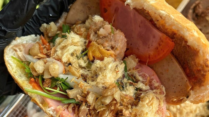 Bánh Mì Vĩnh Phát - Cách Mạng Tháng 8