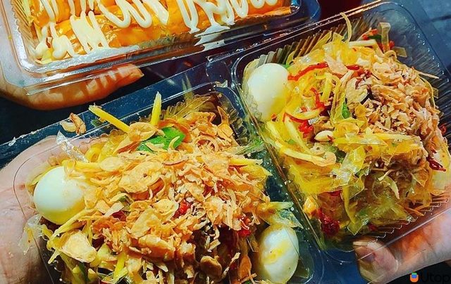 Nhật Quyên - Bánh Tráng Trộn Sài Gòn, Cà Phê Muối & Matcha Latte - 212 Bắc Sơn