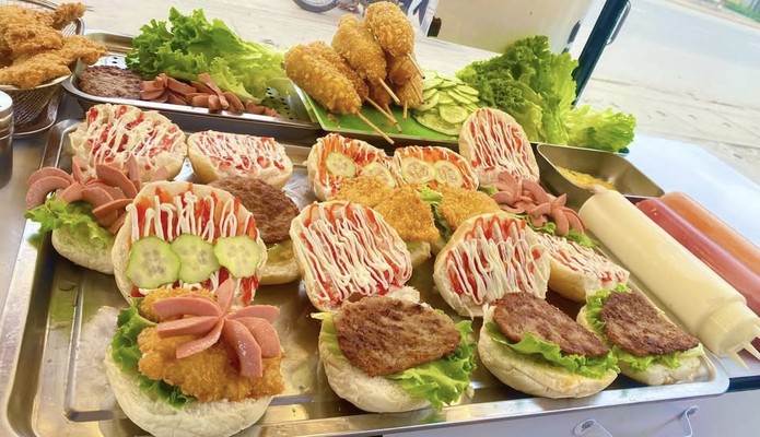 Bánh Mì Hamburger AHY - 904 Lê Lợi